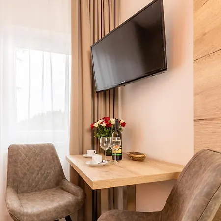 Gloria & Guest house