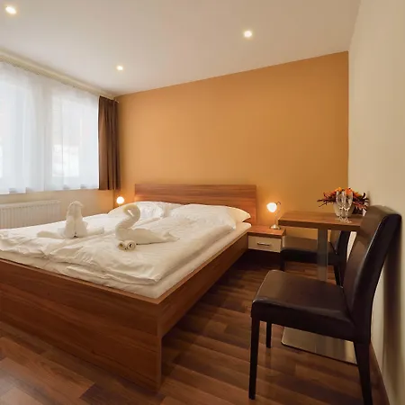 Gloria & Гостевой дом Доновалы