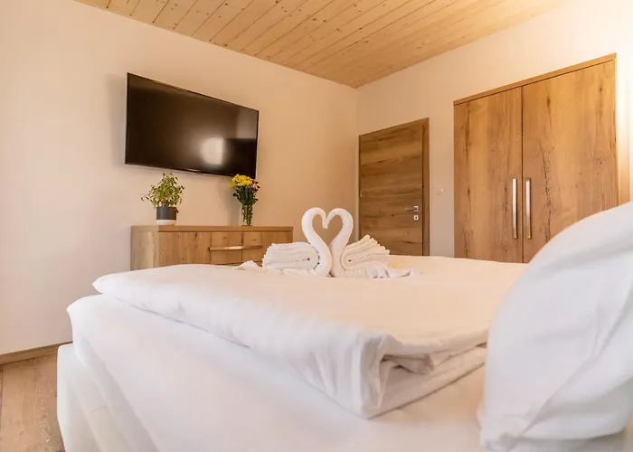 Gloria & Πανσιόν